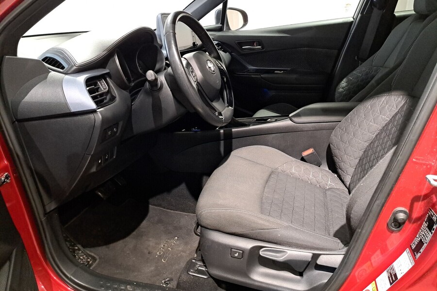 Toyota C-HR vaihtoauto