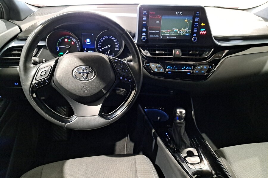 Toyota C-HR vaihtoauto