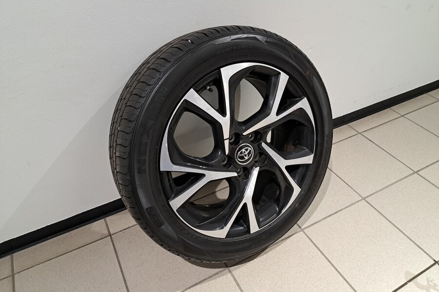 Toyota C-HR vaihtoauto