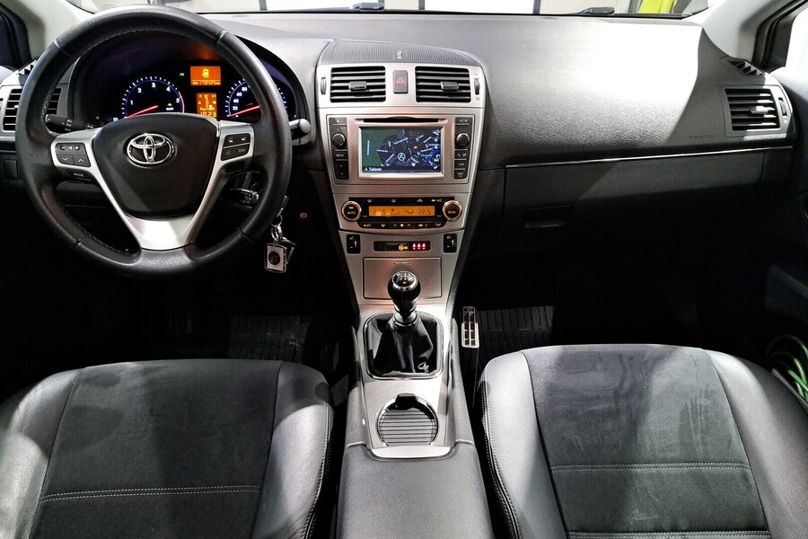 Toyota Avensis vaihtoauto