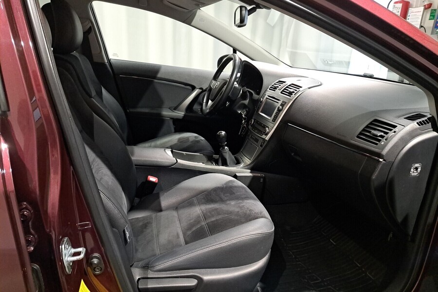 Toyota Avensis vaihtoauto