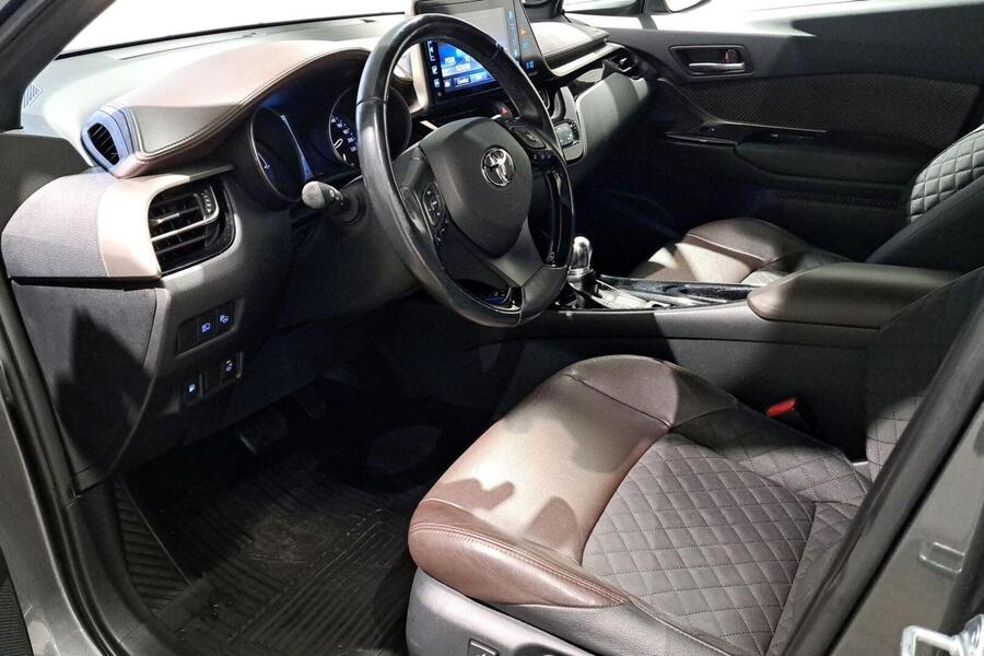 Toyota C-HR vaihtoauto