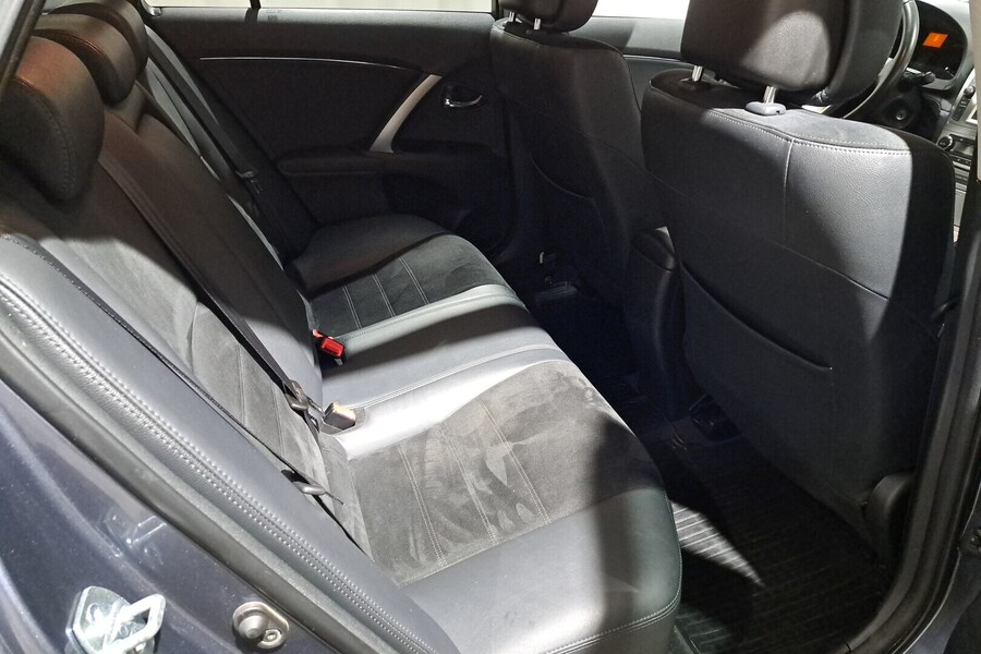 Toyota Avensis vaihtoauto