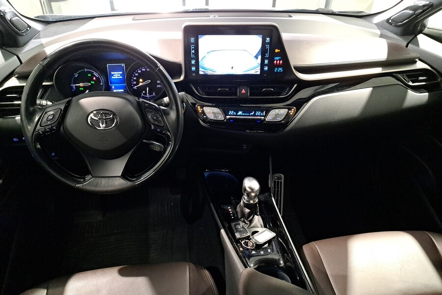 Toyota C-HR vaihtoauto