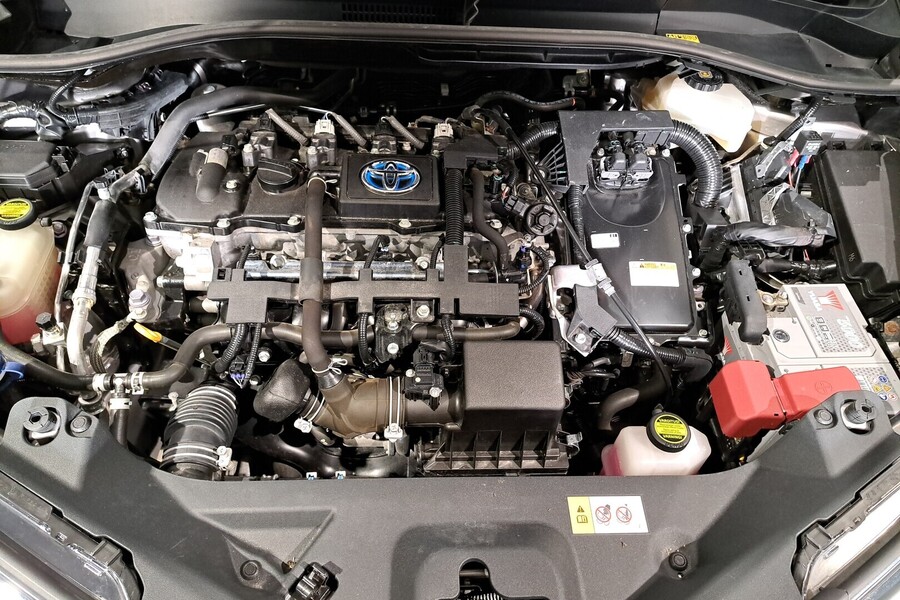 Toyota C-HR vaihtoauto