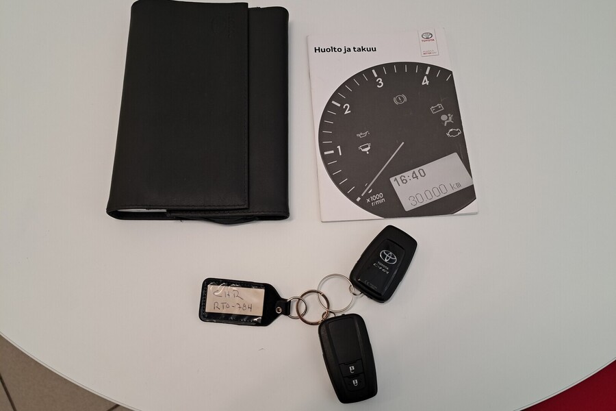 Toyota C-HR vaihtoauto