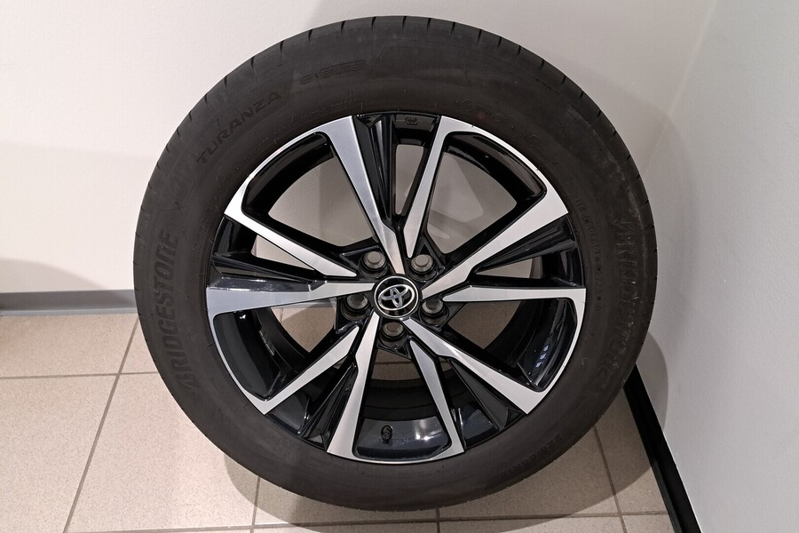 Toyota C-HR vaihtoauto