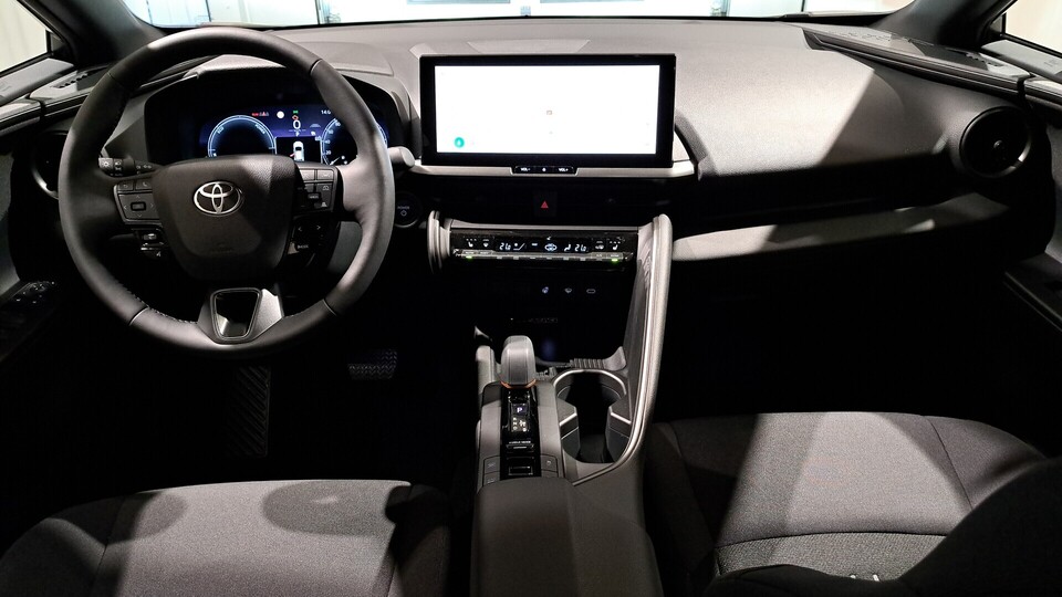 Toyota C-HR vaihtoauto