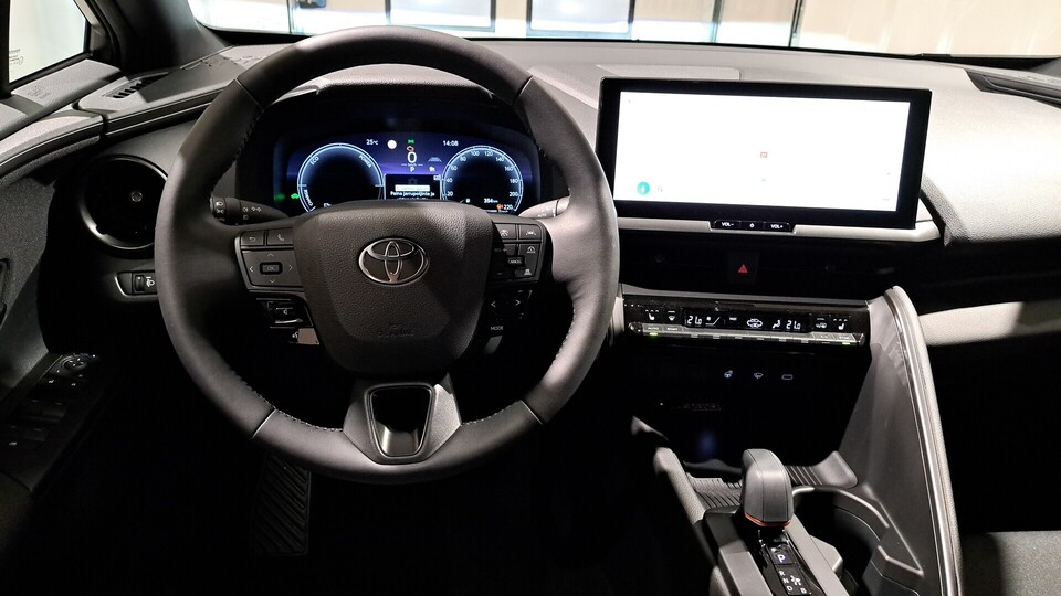 Toyota C-HR vaihtoauto