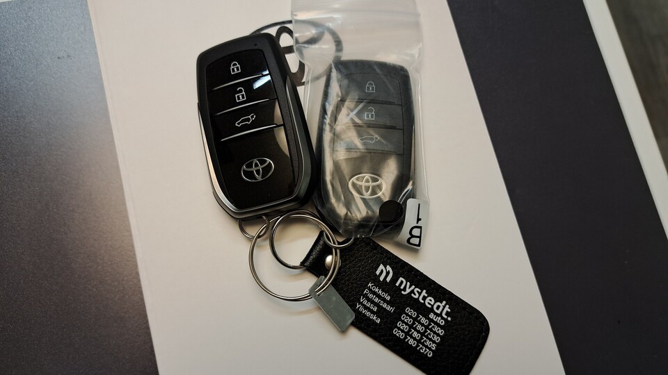 Toyota C-HR vaihtoauto