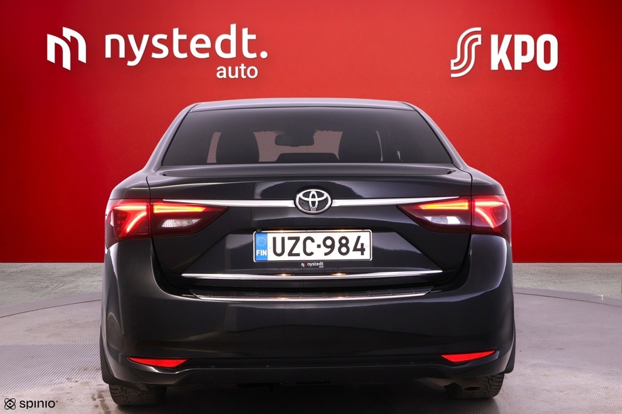 Toyota Avensis vaihtoauto