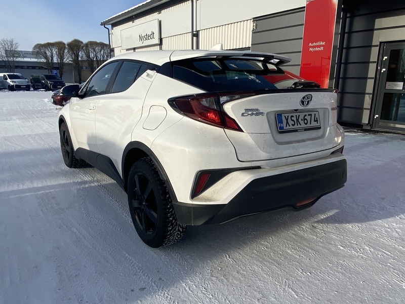 Toyota C-HR vaihtoauto