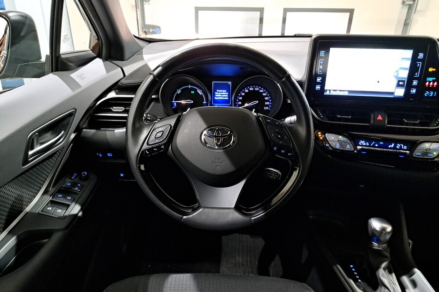 Toyota C-HR vaihtoauto