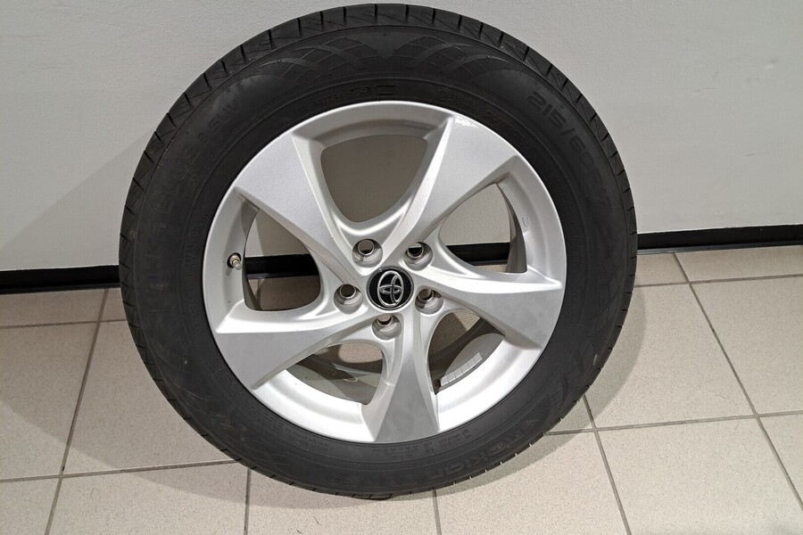 Toyota C-HR vaihtoauto