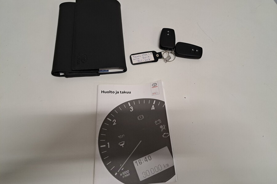 Toyota C-HR vaihtoauto