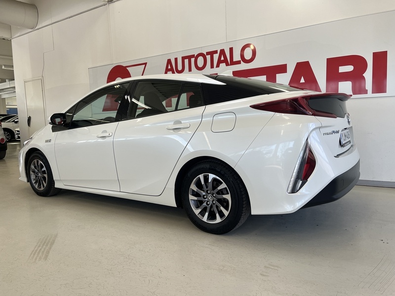 Toyota Prius PHEV vaihtoauto