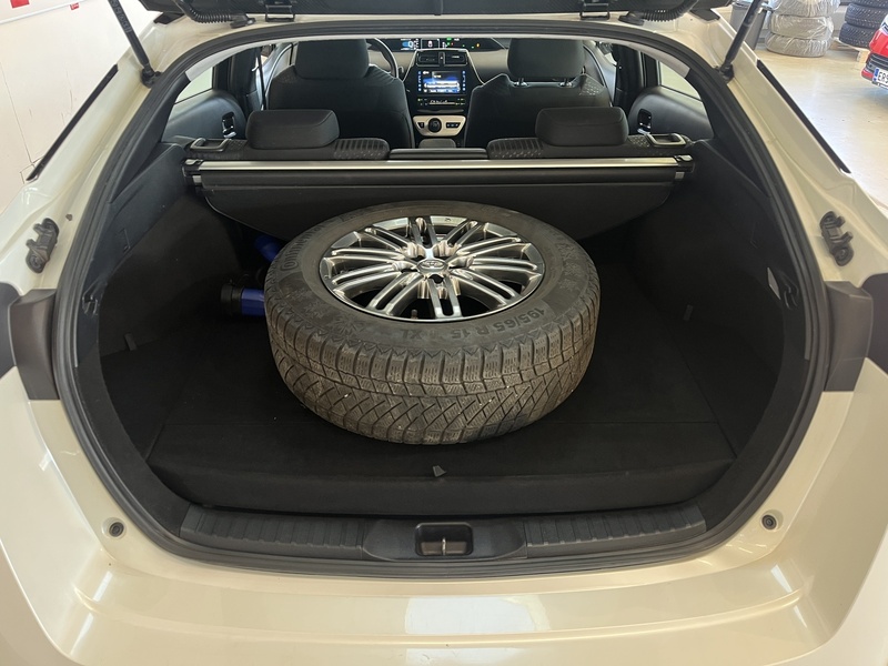 Toyota Prius PHEV vaihtoauto