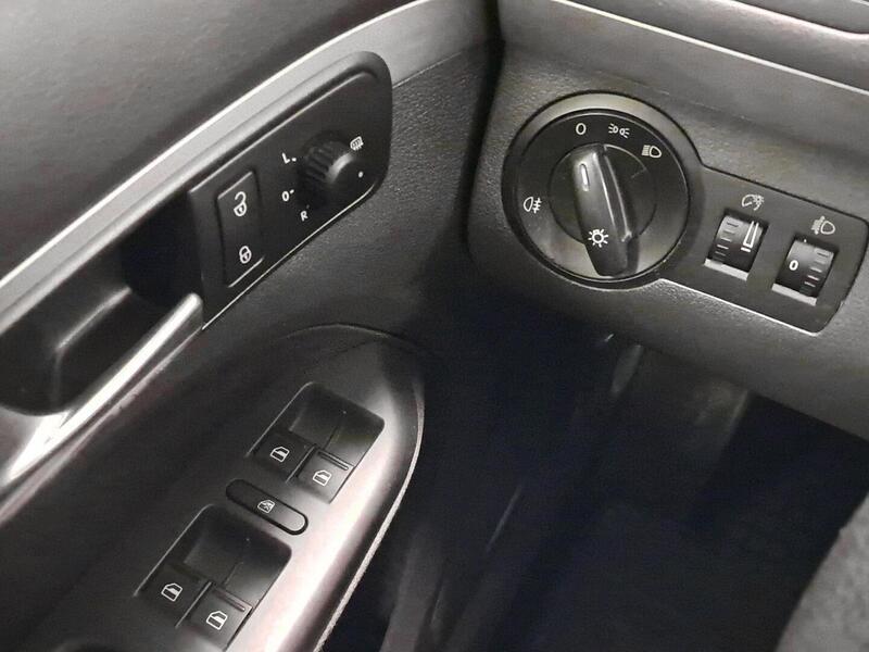 Volkswagen Touran vaihtoauto