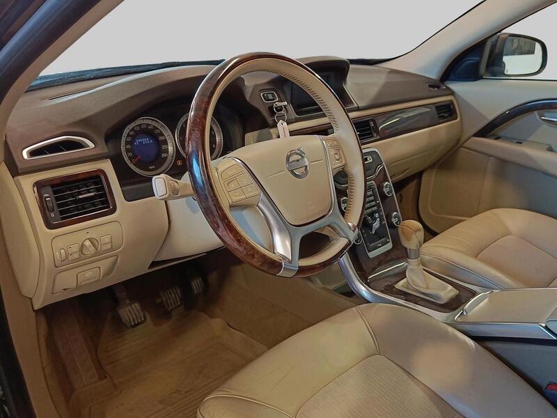 Volvo V70 vaihtoauto