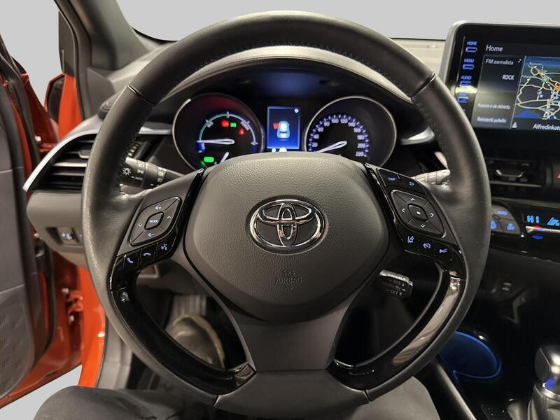 Toyota C-HR vaihtoauto