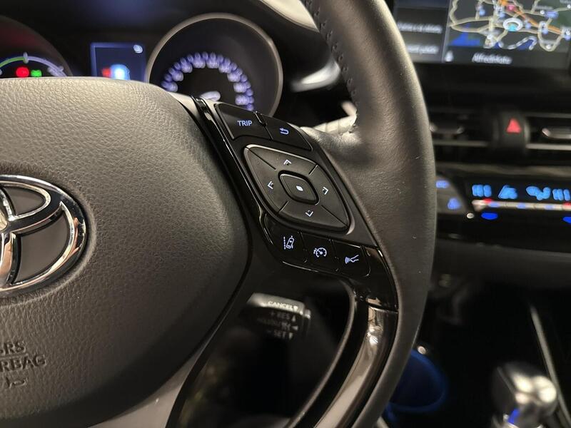 Toyota C-HR vaihtoauto