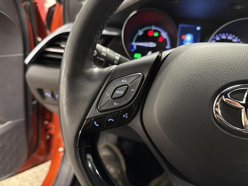 Toyota C-HR vaihtoauto