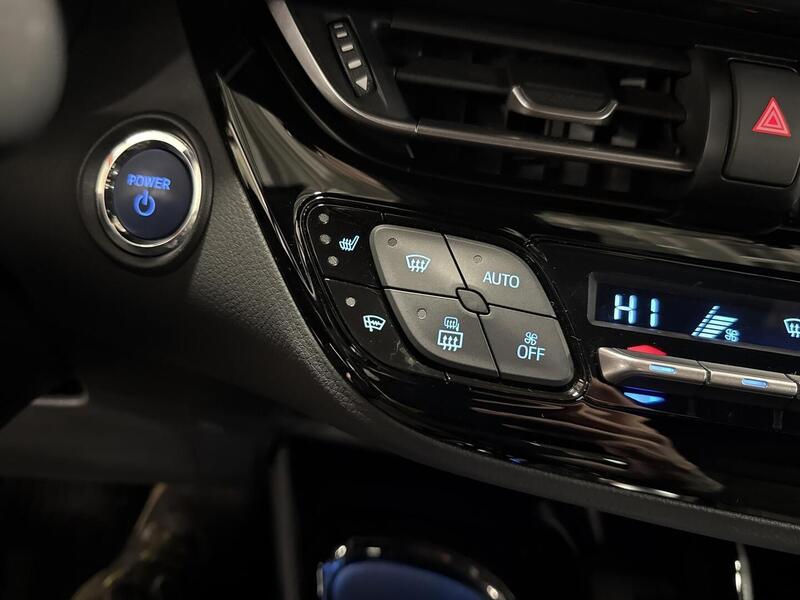 Toyota C-HR vaihtoauto