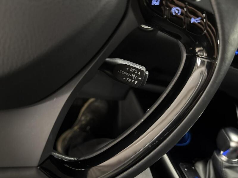 Toyota C-HR vaihtoauto