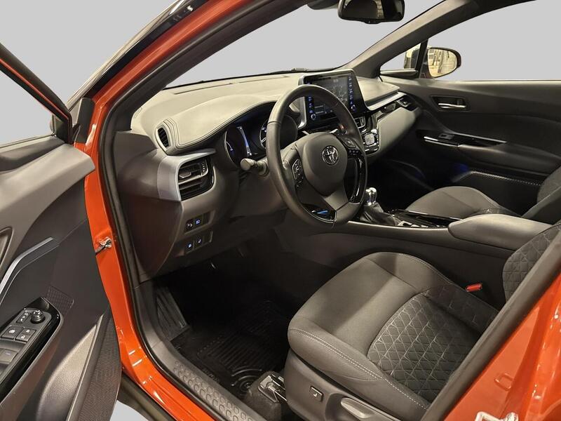 Toyota C-HR vaihtoauto