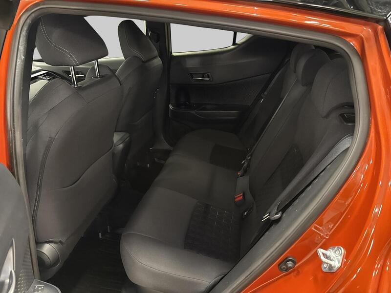 Toyota C-HR vaihtoauto