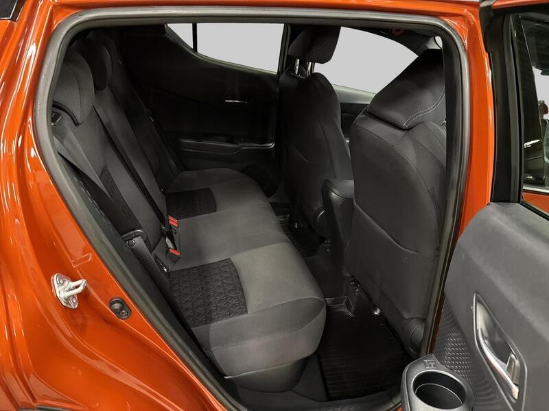 Toyota C-HR vaihtoauto