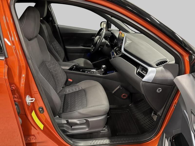 Toyota C-HR vaihtoauto