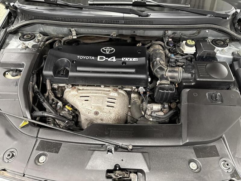 Toyota Avensis vaihtoauto