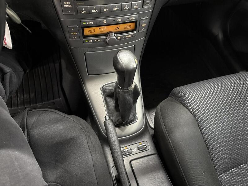 Toyota Avensis vaihtoauto