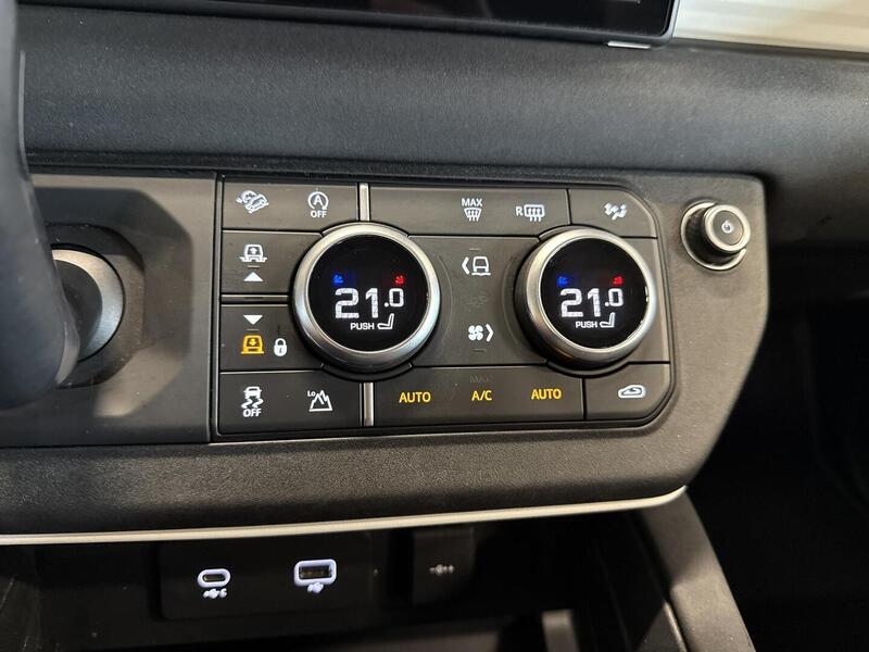 Land Rover Defender vaihtoauto