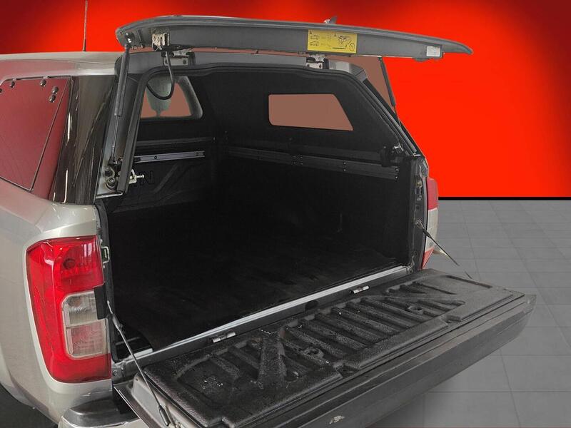 Nissan Navara vaihtoauto