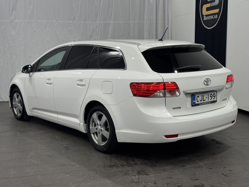 Toyota Avensis vaihtoauto