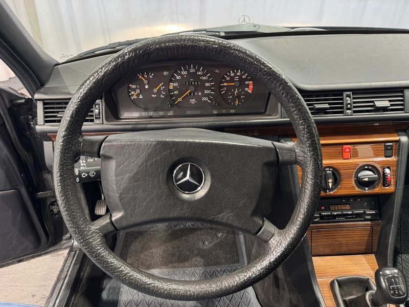 Mercedes-Benz 230 vaihtoauto