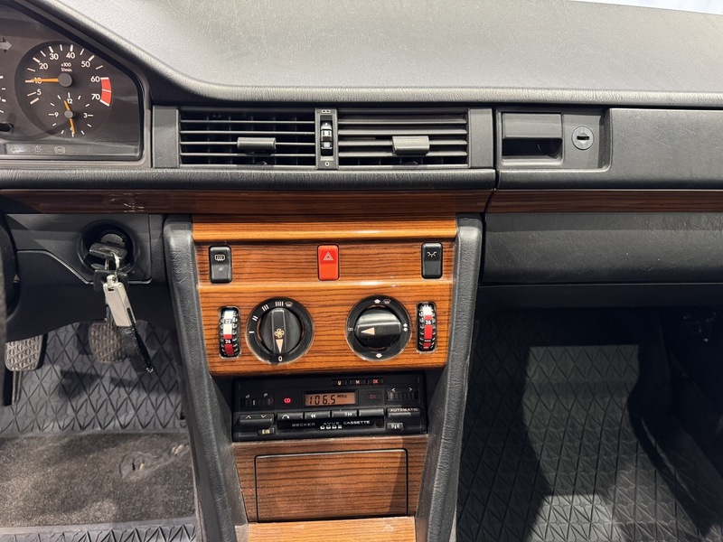 Mercedes-Benz 230 vaihtoauto