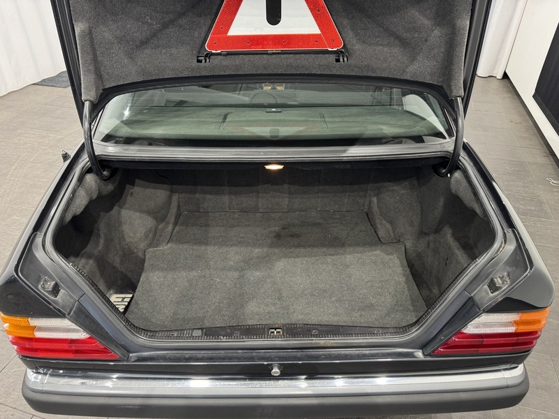 Mercedes-Benz 230 vaihtoauto