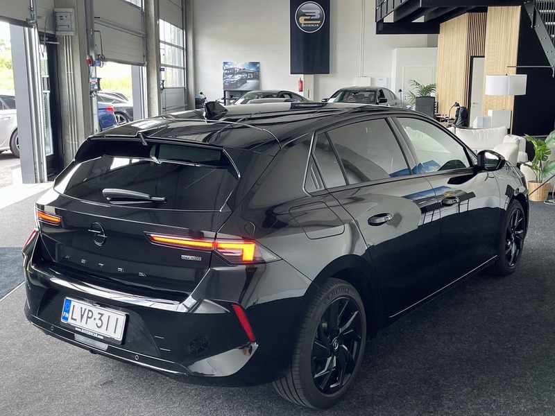 Opel Astra vaihtoauto