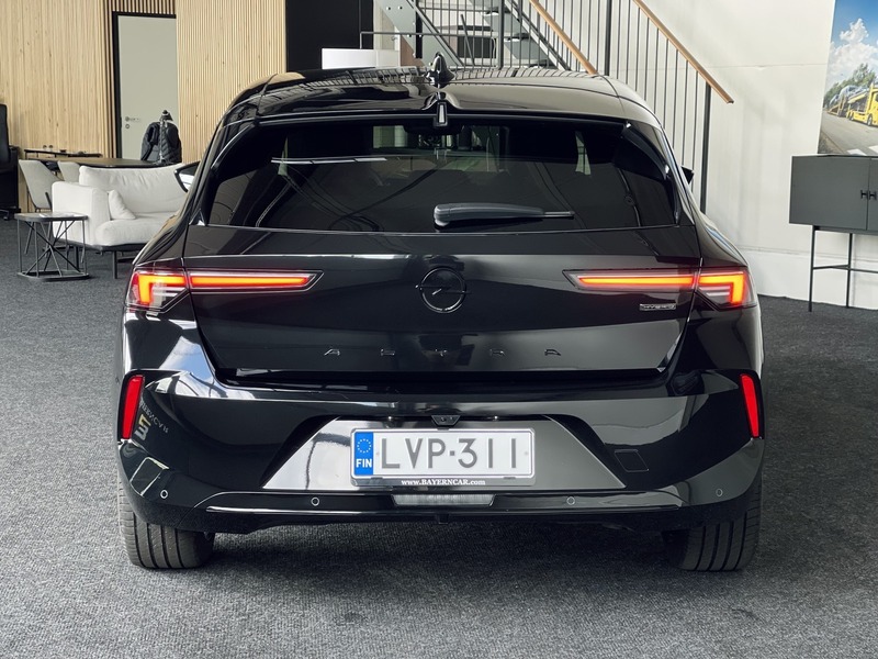 Opel Astra vaihtoauto