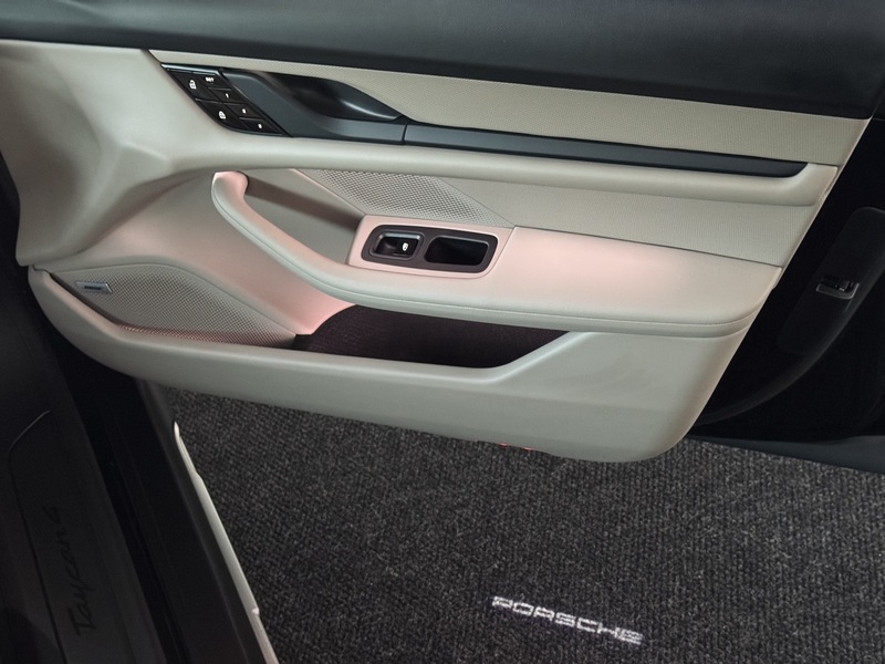 Porsche Taycan vaihtoauto