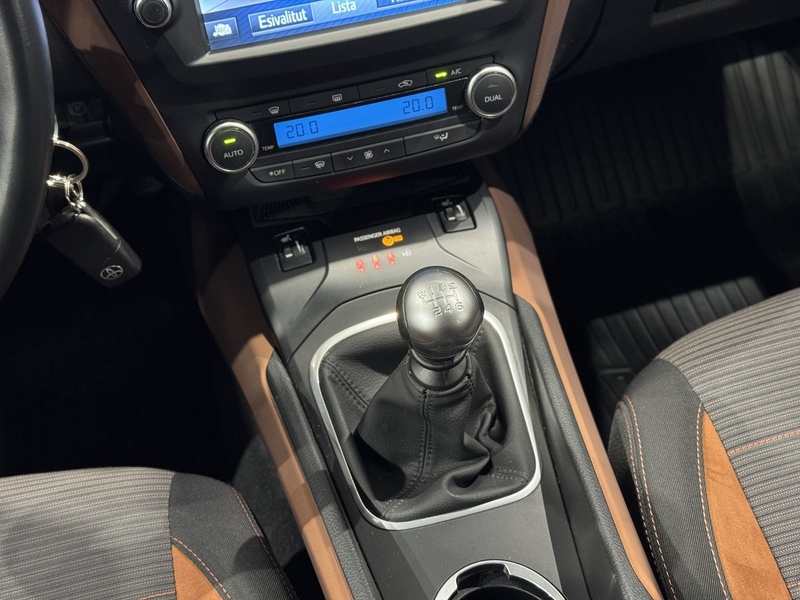 Toyota Avensis vaihtoauto