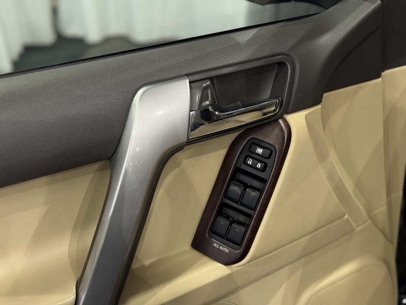 Toyota Land Cruiser vaihtoauto