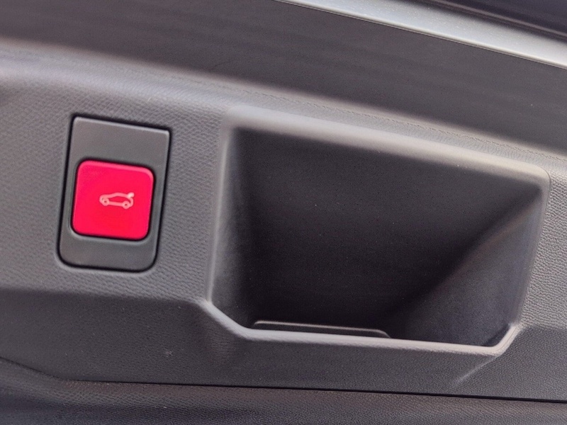 Peugeot E-5008 vaihtoauto