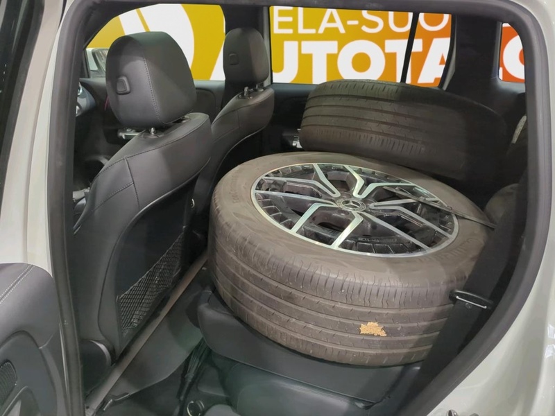 Mercedes-Benz EQB vaihtoauto