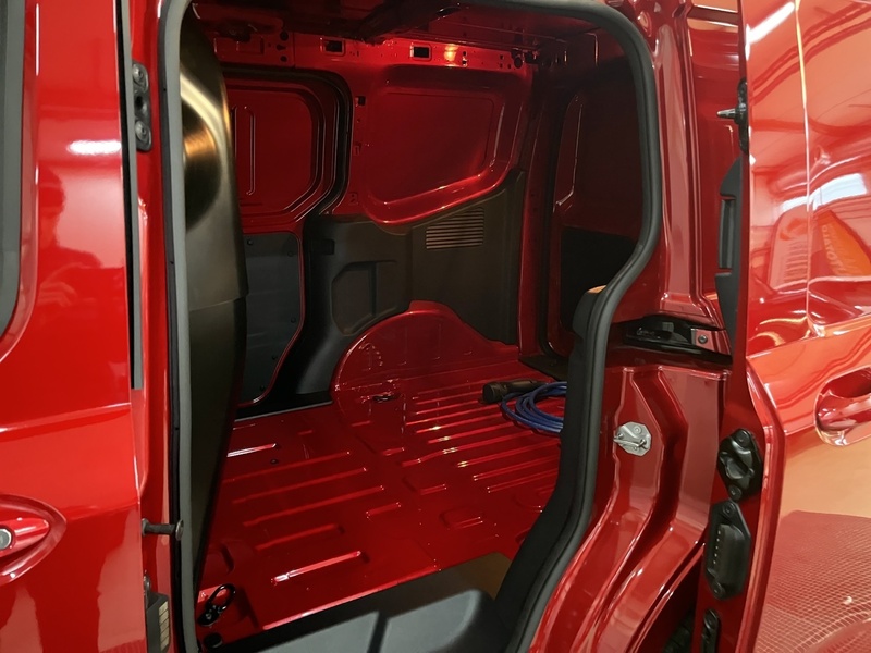 Ford Transit Courier vaihtoauto