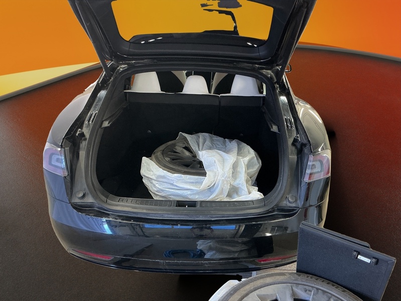 Tesla Model S vaihtoauto