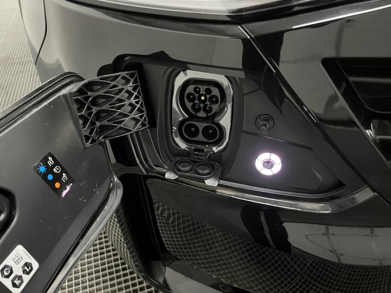 Volkswagen Caravelle vaihtoauto